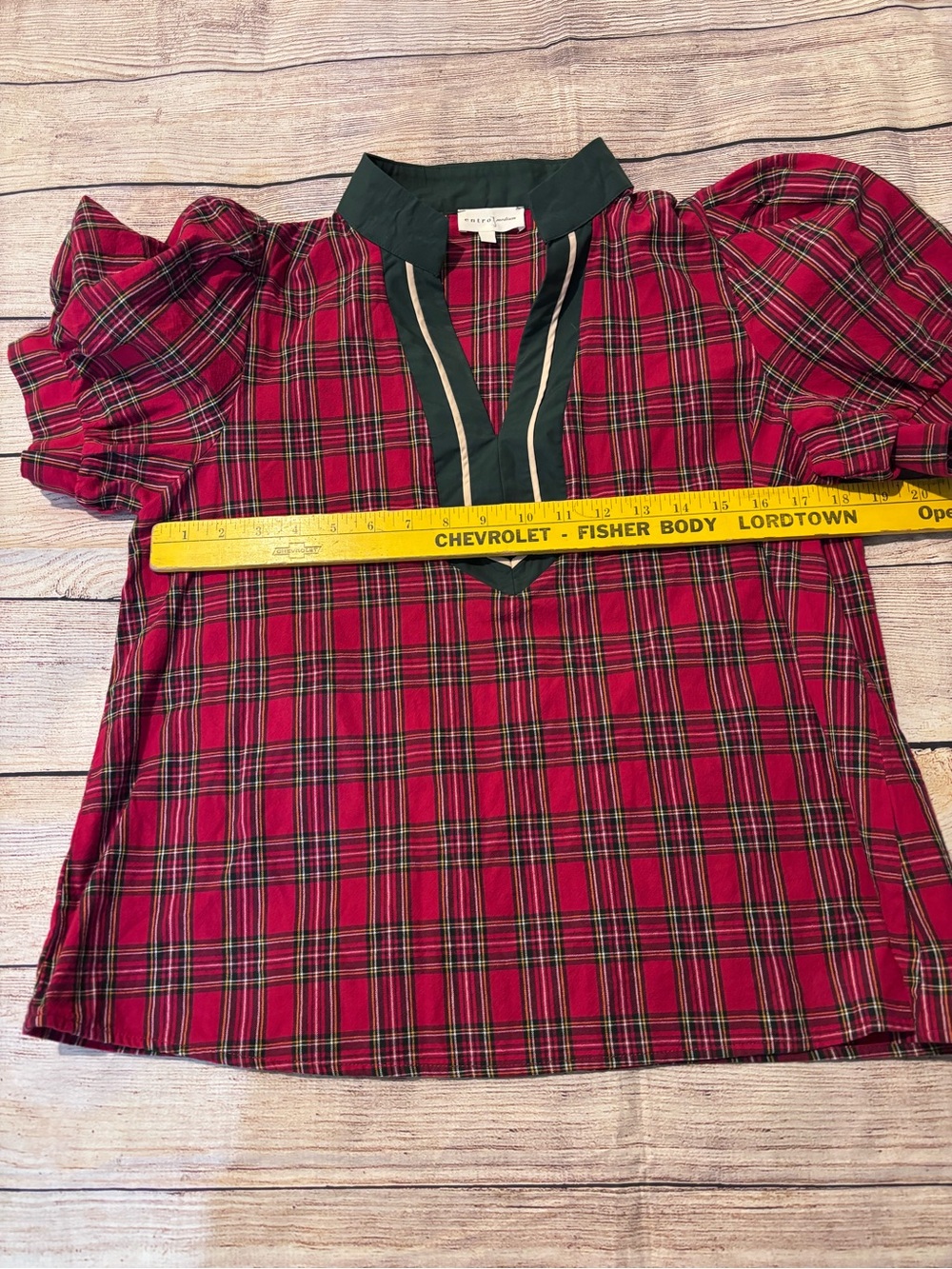 entro Red Plaid Short-Sleeve Blouse with Dark Green Trim - Picture 5 of 6